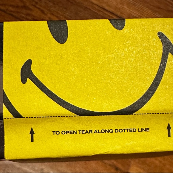 Chinatown Market x AKILA "Smiley® Ethos" - NIB Sealed - Picture 8 of 13